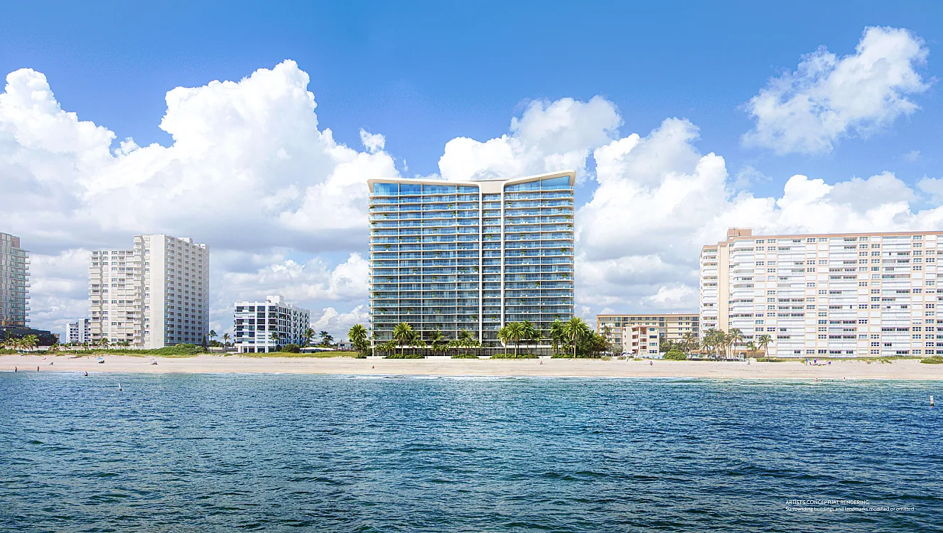 Vista del frente de playa y area de albercas de Casamar Pompano Beach durante el día